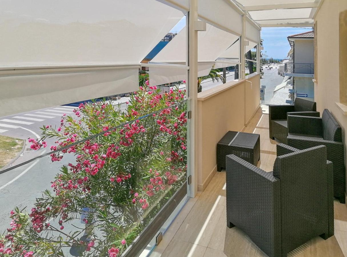 Sea Holidays Apartment Марина-ди-Пьетрасанта Экстерьер фото